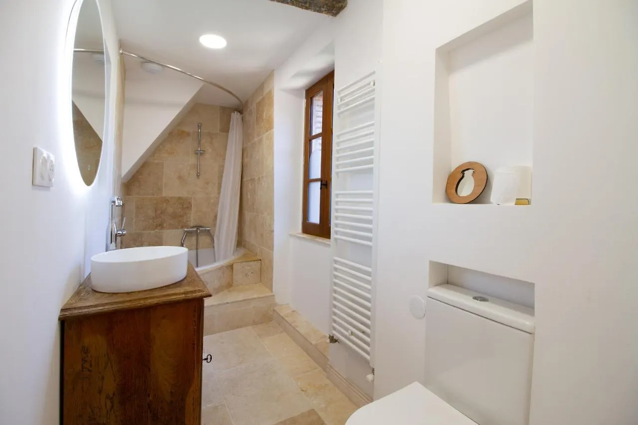 B&B Du Couvent, Chambre Aux Paons Giroussens Bed & Breakfast