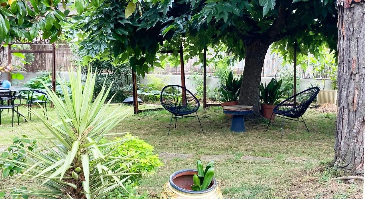 Bed & Breakfast B&B Du Couvent, Chambre Aux Paons Giroussens